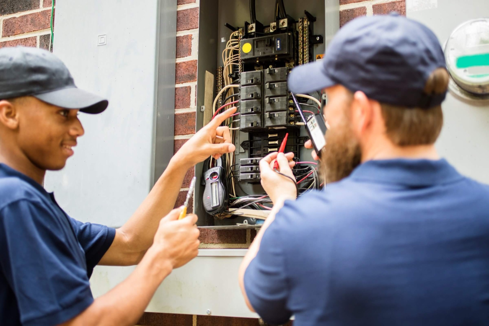 FalconTech Electric working in Lake Forest, Illinois
