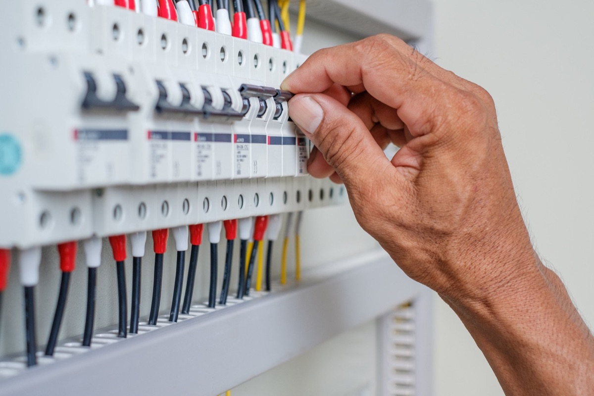 FalconTech Electric working in Northbrook, Illinois